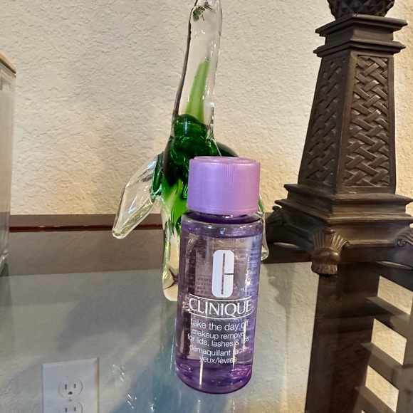 New! 💕4/30💕CLINIQUE Take The Day Off Makeup Remo… - Picture 4 of 8